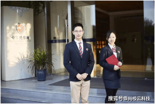 上海耀中国际学校校服图片