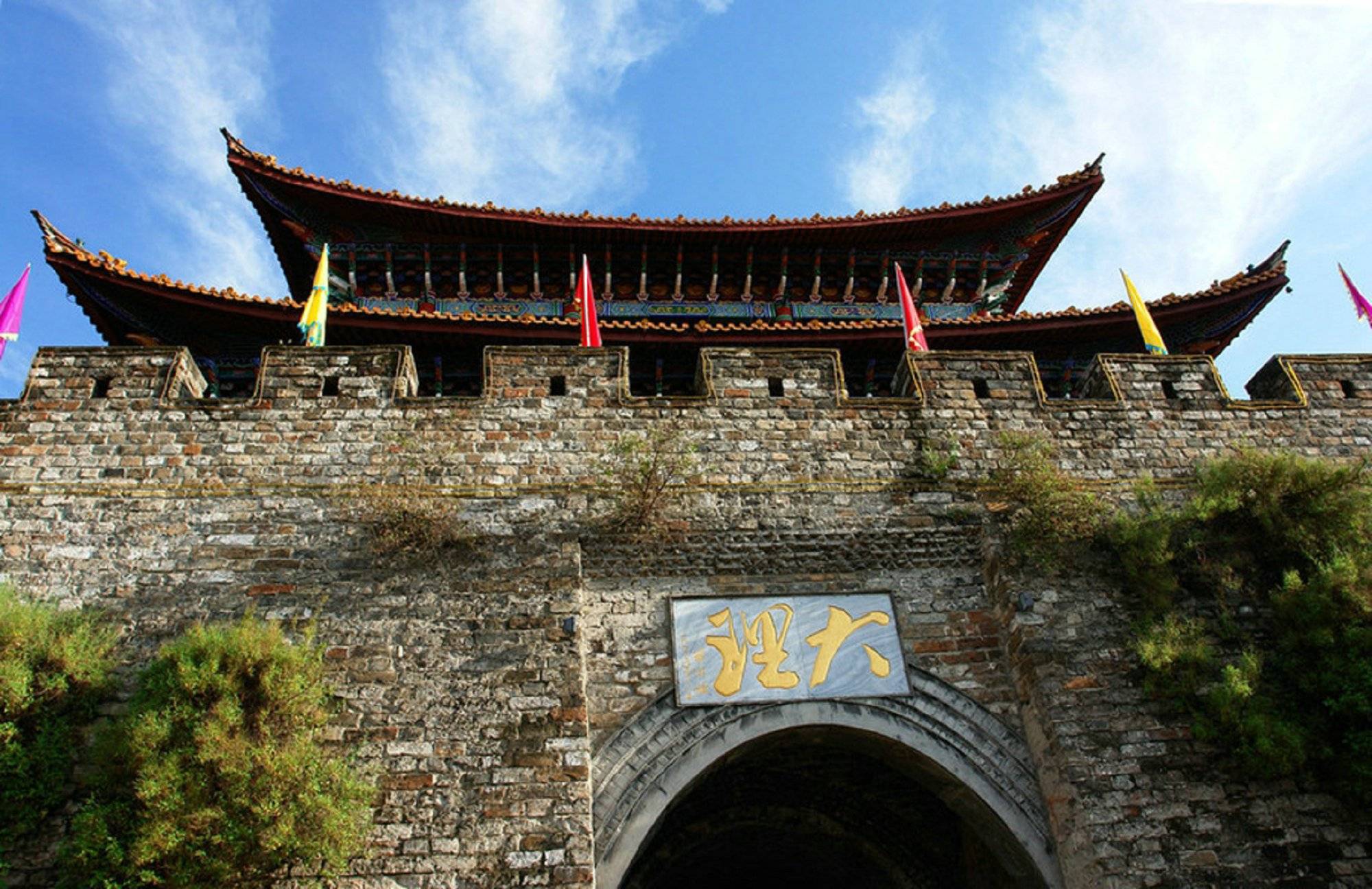 第一天,我们去了丽江古城,参观了四方街,木府等著名景点.