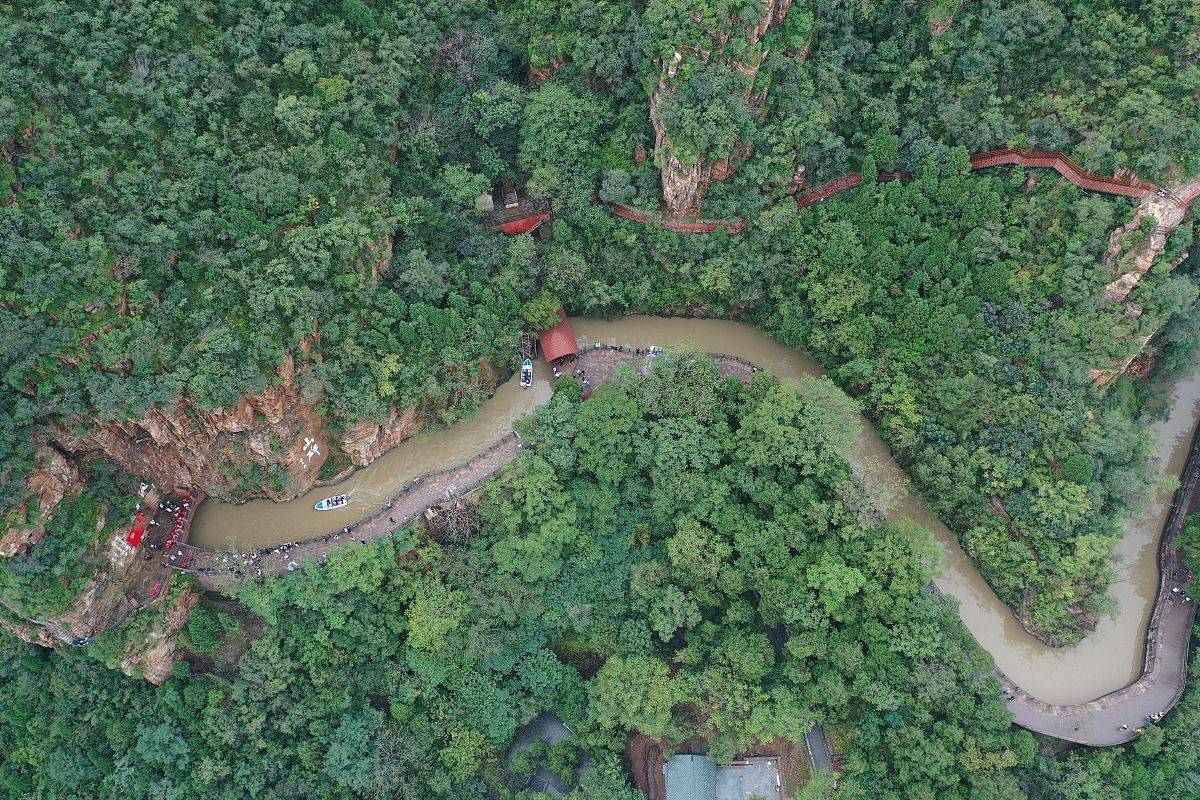 原创
            河南安阳红旗渠机场开通第三条航线 ，将为当地旅游业带来怎样的新机遇呢