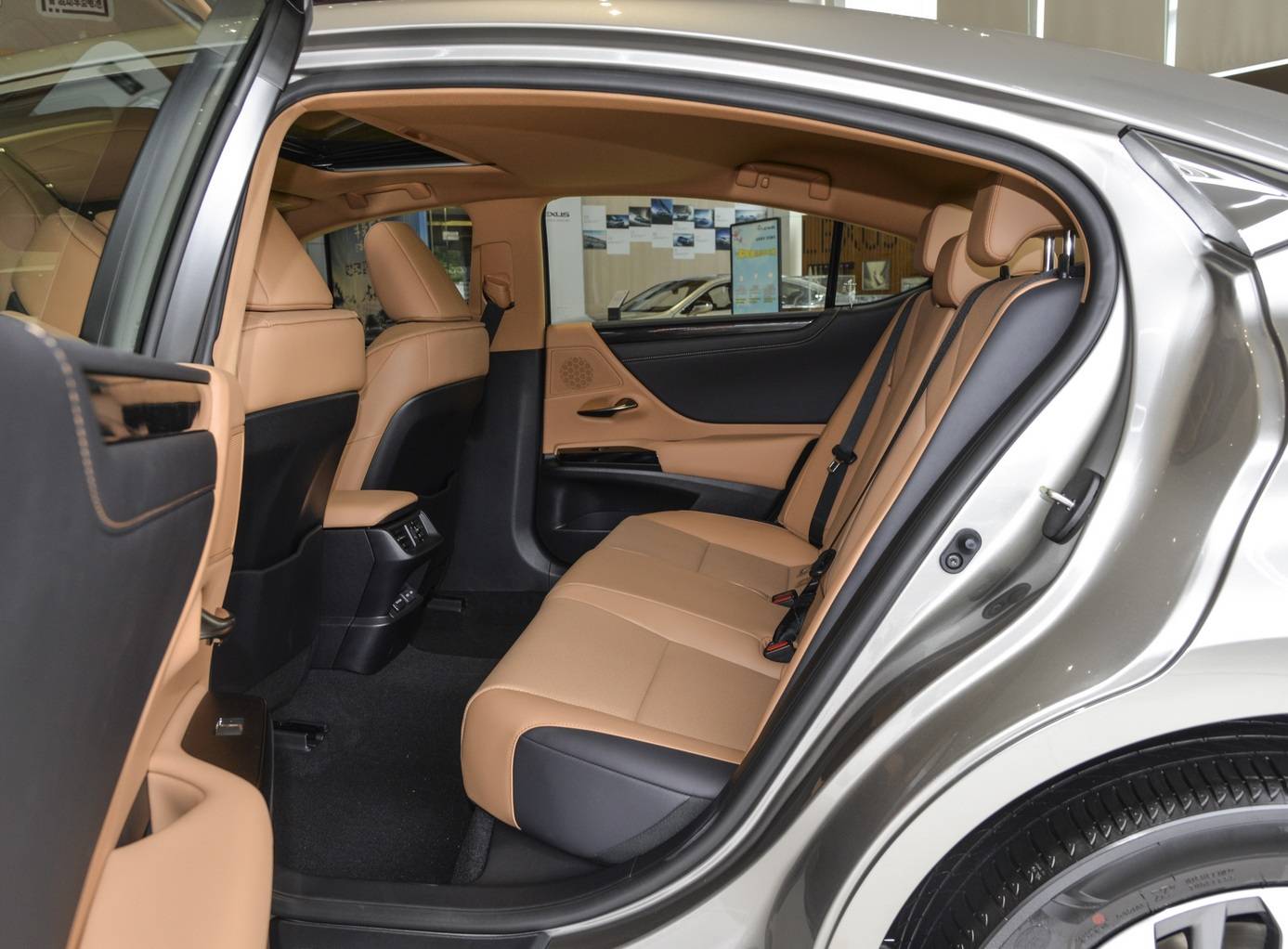 雷克萨斯es260是不是一台好车?看完你就明白了