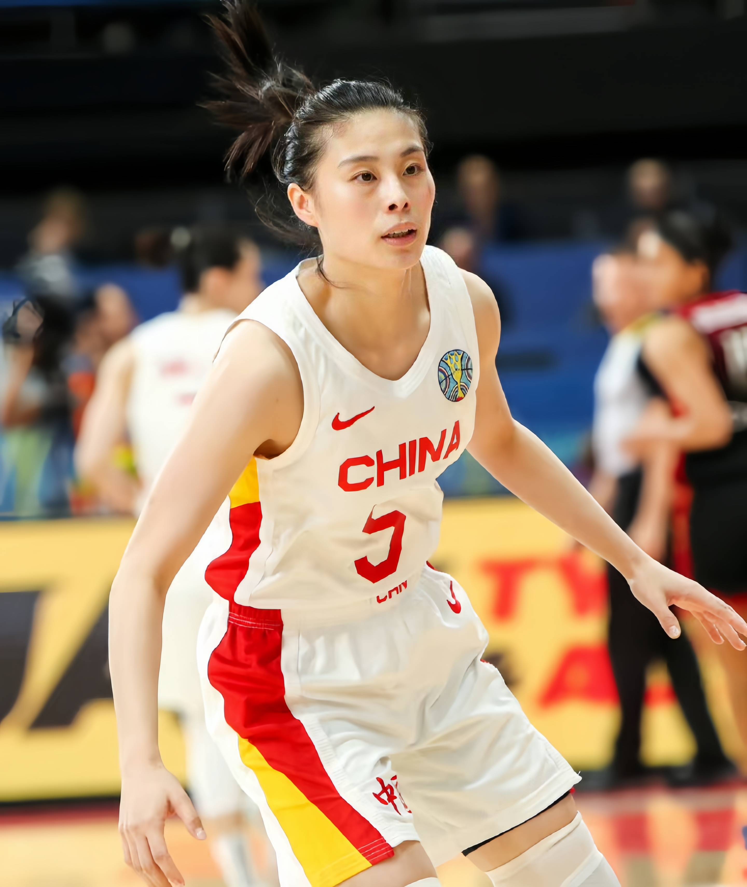 中国女篮奥运会17人出炉!李月汝领衔,2大老将回归,5名