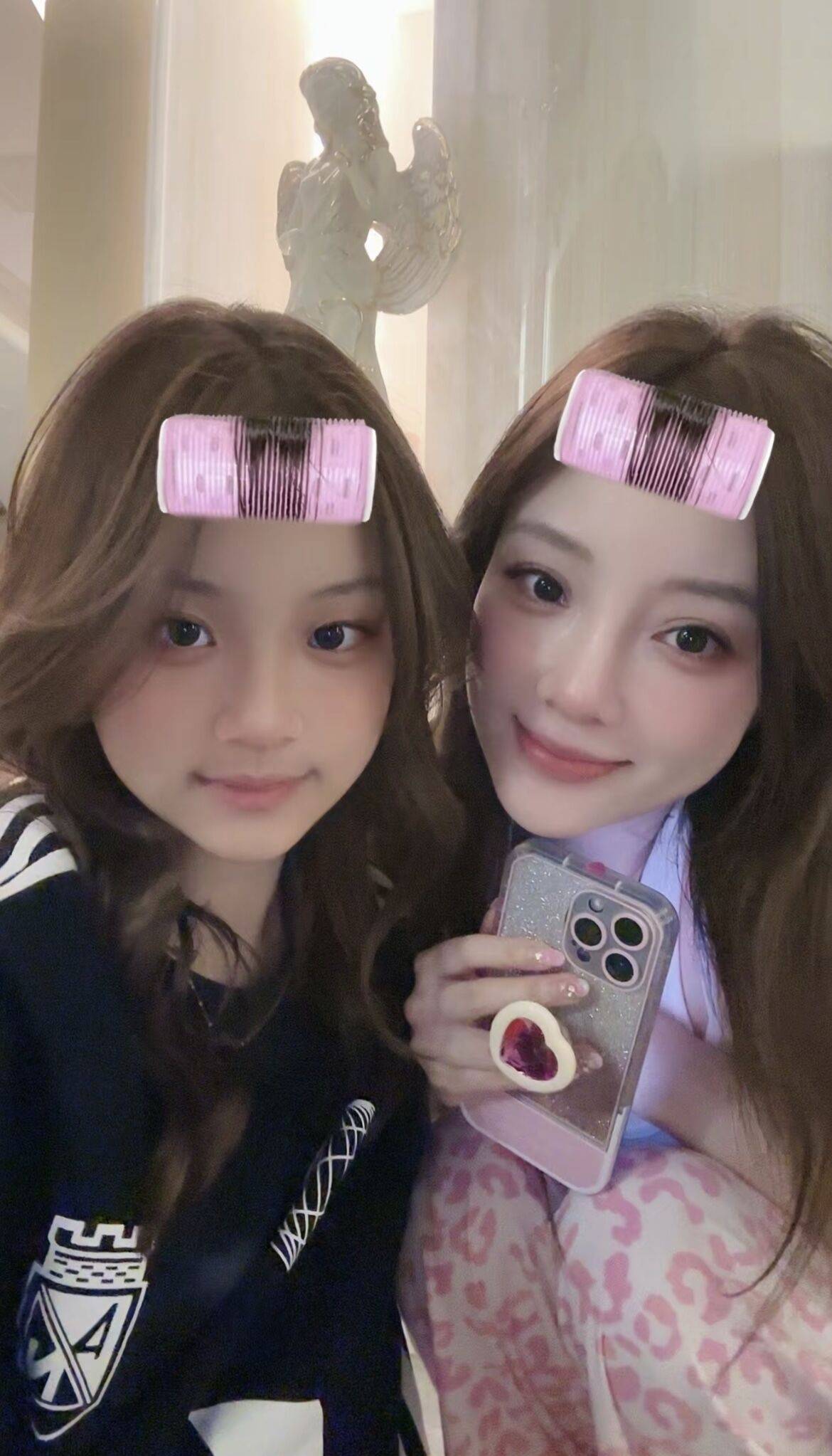 甜馨晒与李小璐甜美自拍 可爱俏皮好似姐妹-搜狐大视野-搜狐新闻