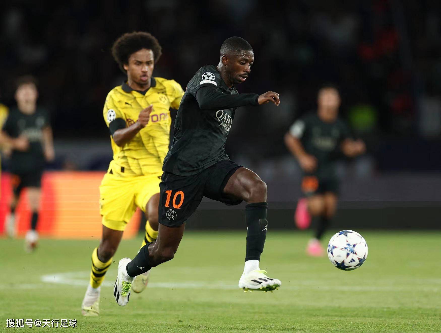 再加上唐耶尔·马伦,桑乔和杰米·拜诺·吉滕斯——他们都在本赛季的