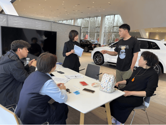 不到半天就出审批结果,首付只花了3万元,其余17万元用信用卡分期付款