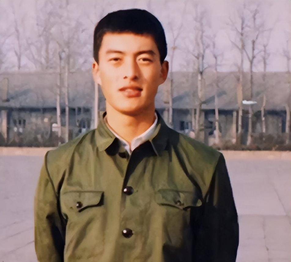 香港回归,交接现场意外频出,旗手朱涛:鼻里塞棉花,血往肚里咽