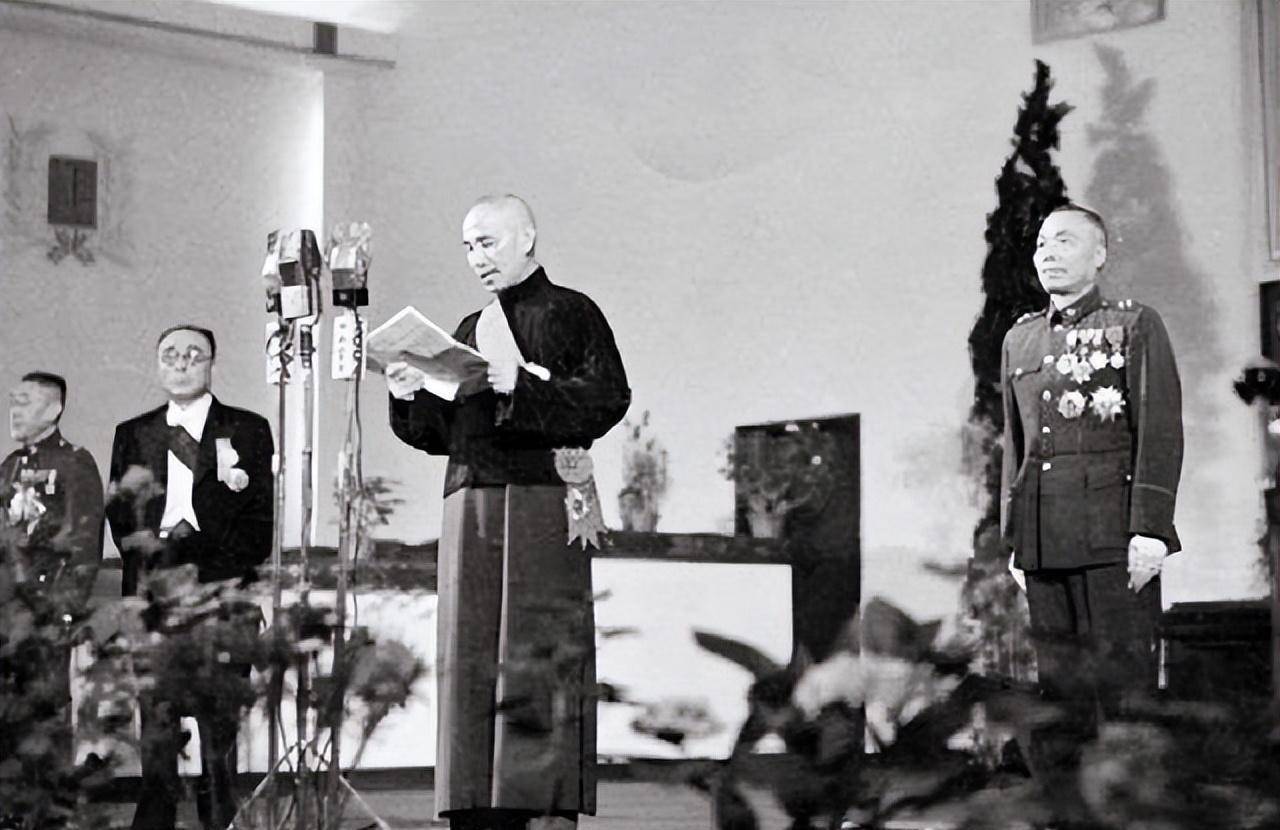 桂军却大骂:老蒋下手太毒了_蒋介石_我军_粟裕