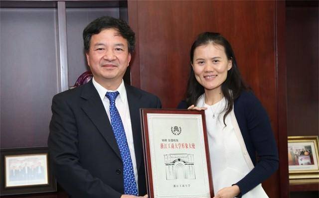 彭蕾:马云最信赖的女人,阿里的大财主,因长相被嗤笑霸气回应