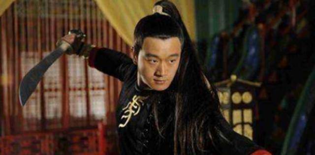 一听两位专家要求自己捐献宝刀,陈泽明怒火中烧.