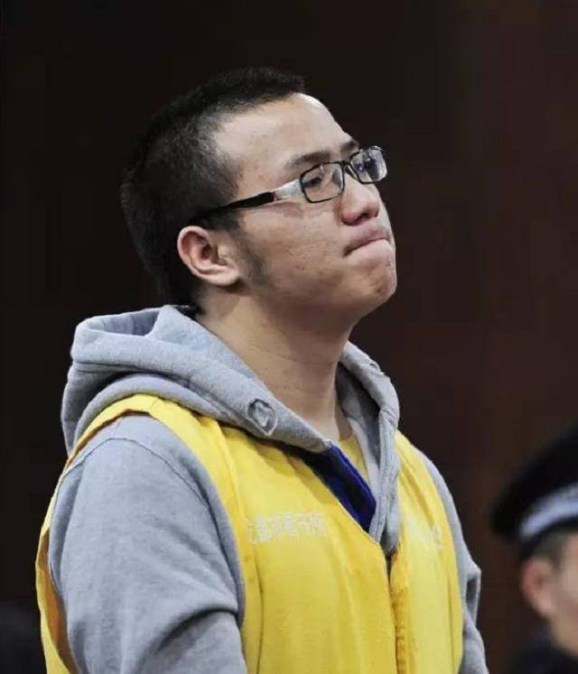 6年前是抗震小英雄,6年后是判刑12年罪犯,什么让雷楚年堕落如此?