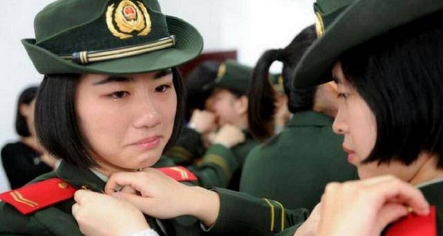 每年都有大批男兵退役,但是却没见过女兵退役,女兵不用退役吗?