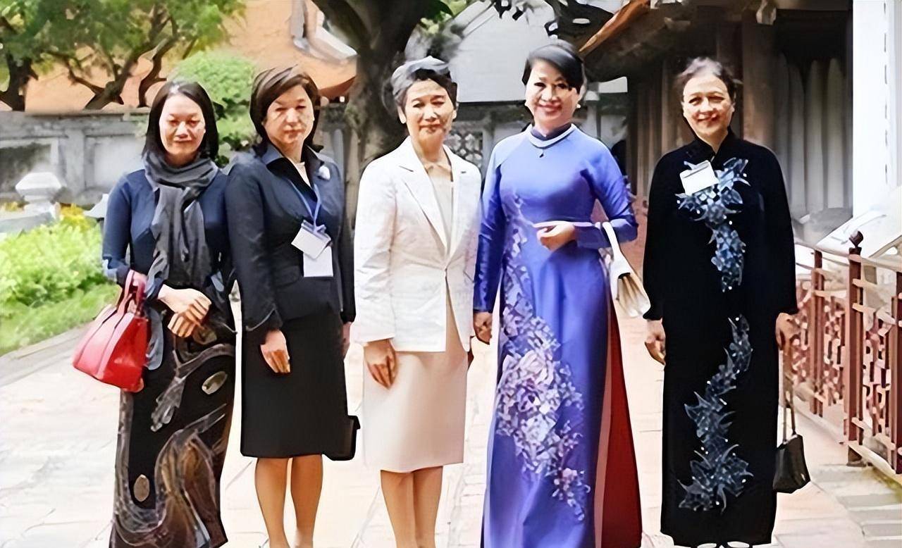 越南第一夫人:天生一张旺夫脸,儿女双全,致力发展丝绸文化_陈月秋