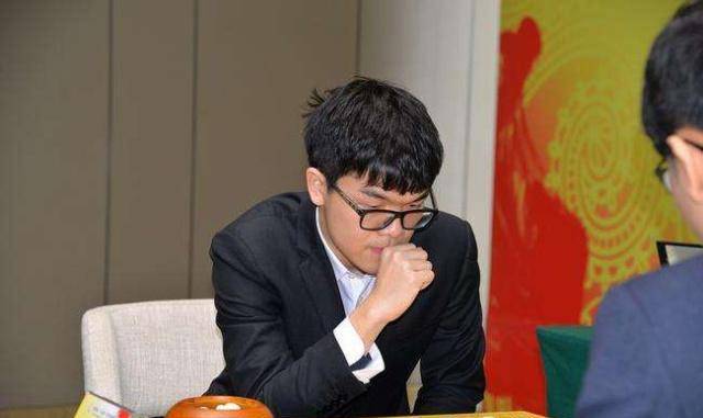 柯洁获第7个世界冠军,自称为国足复了仇,网友注意力却在房贷上_围棋