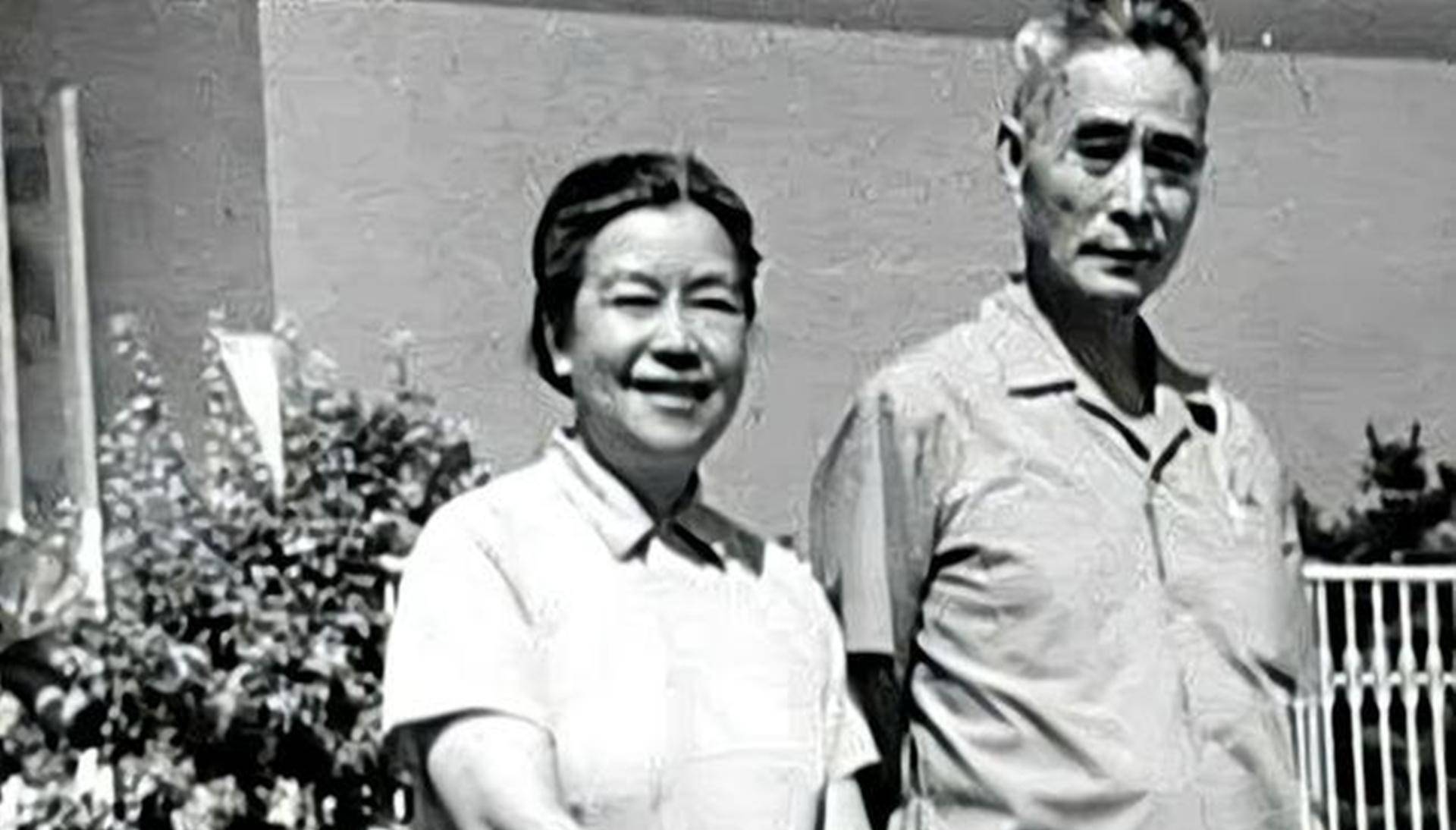 黄维特赦一年后,妻子蔡若曙投河自尽,苦等27年为何团聚如此短暂