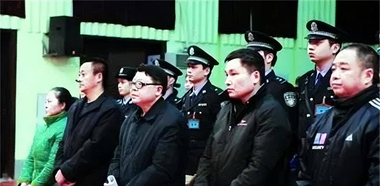 临终遗言却让人意外_张君_母亲_刘宝