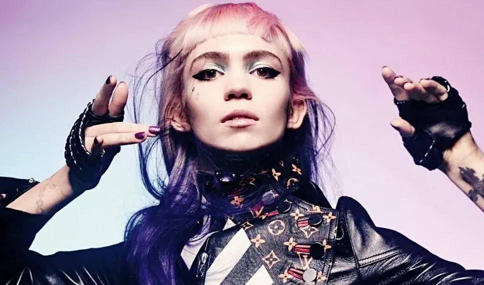 格莱姆斯:马斯克的奇葩前任,造型五彩斑斓,分手后还给他生孩子