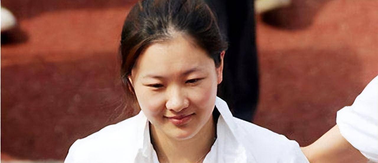 跳水皇后伏明霞近况:嫁香港富豪成全职太太,送19岁女儿千万豪宅