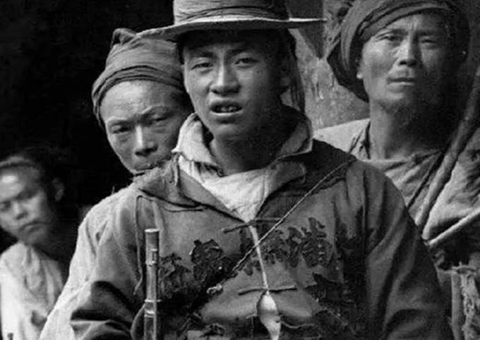 的恶匪夫妻:动用7000人才被擒获,各自结局如何_覃国卿_土匪_田玉莲