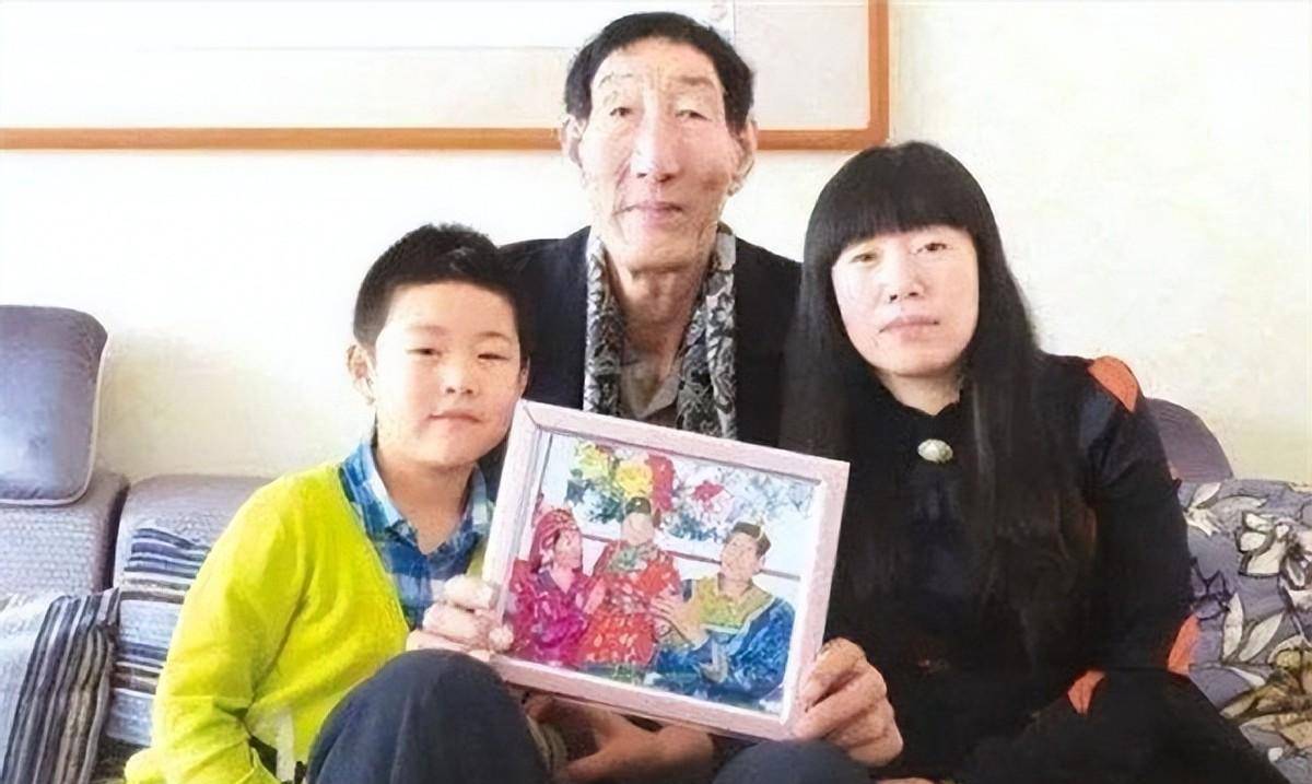 中国第一巨人鲍喜顺的儿子:如今14岁身高一米七多,与常人无异