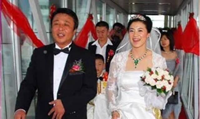 刘国梁做媒,让乒坛女皇与富豪相亲,后妻子患癌12年丈夫不离不弃