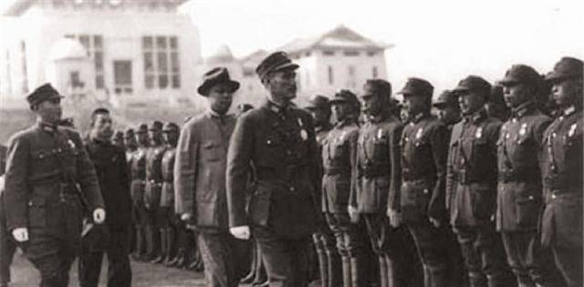 老蒋晚年直言,丢掉江山怪不得别人,真正的罪魁祸首是这2人_国民党军队