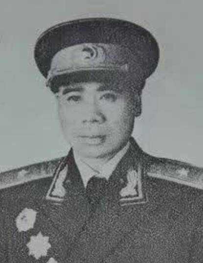 原新疆司令员刘万龙图片