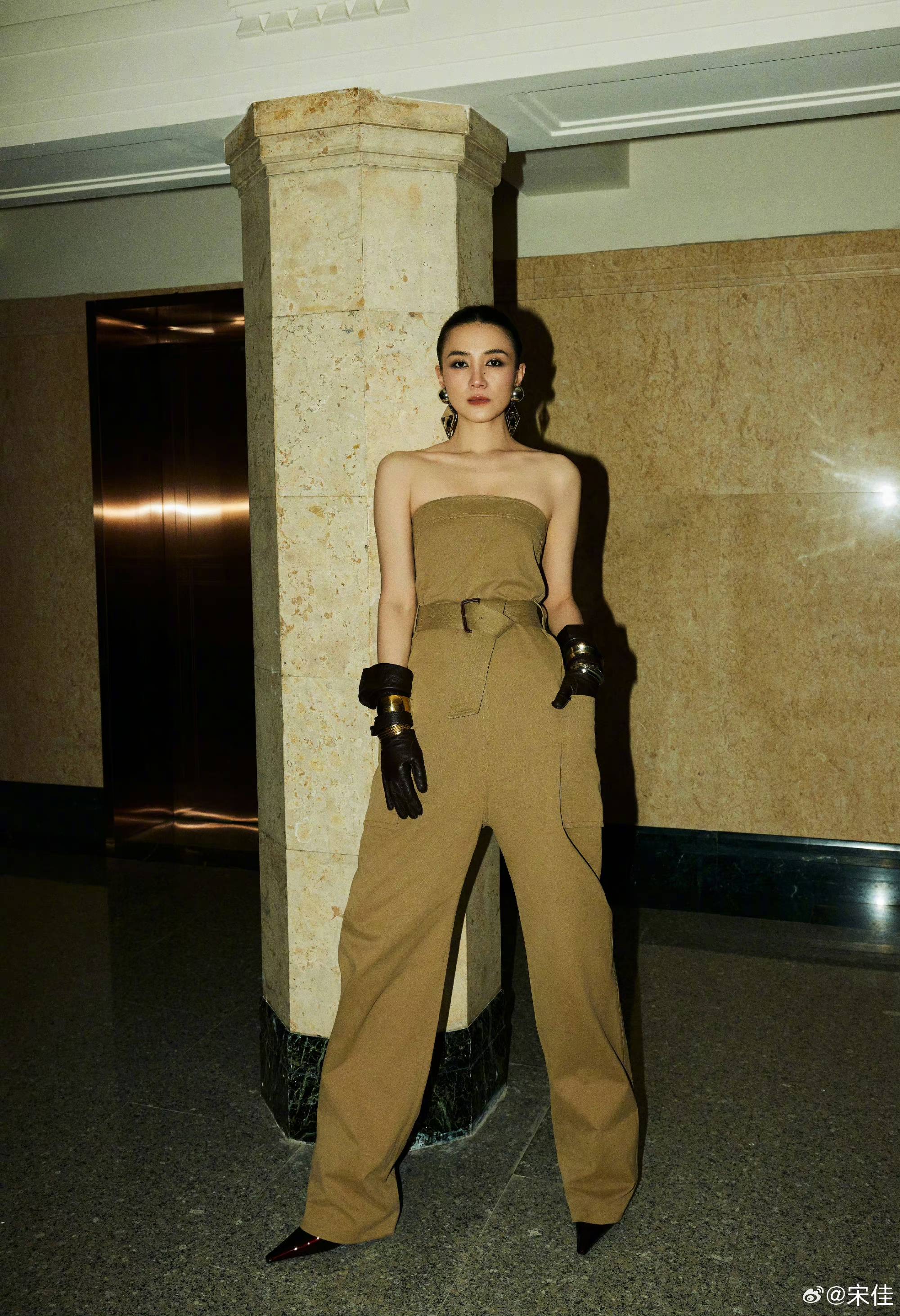 张天爱半裸薄透露 林允上演蕾丝诱惑 于适双开门大秀胸肌