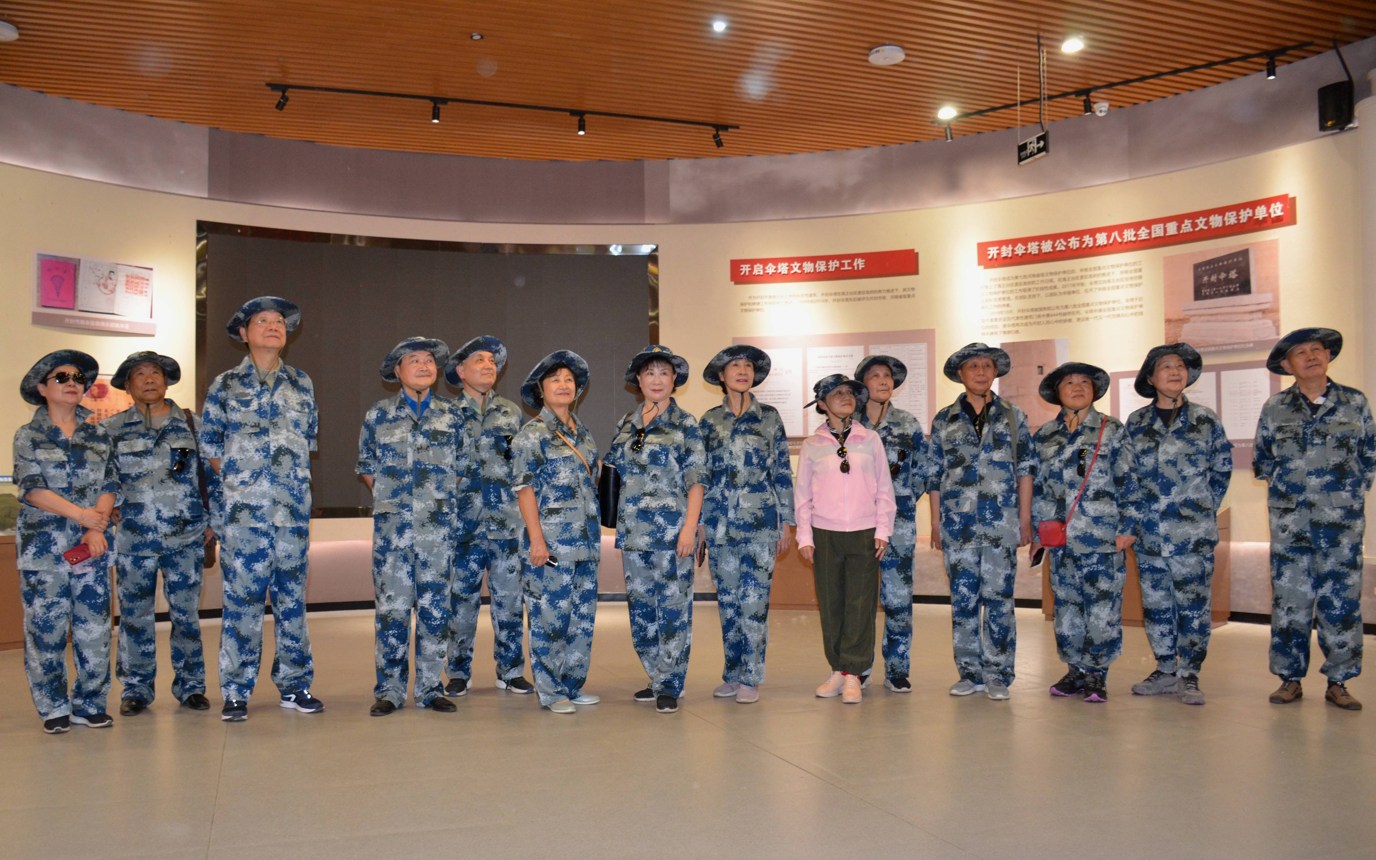 空降兵老前辈子女走进开封伞塔基地追寻红色足迹传承红色基因