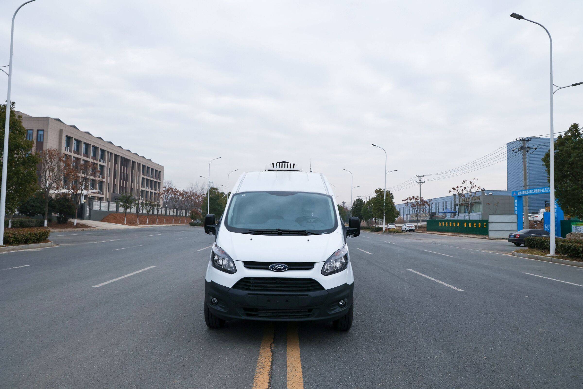 2米3江铃福特新全顺v362柴油冷藏车