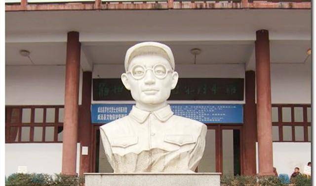 一位菜农与大妈还价暴露身份,被扭送公审判死刑_贵林_叶兰英_渣滓洞