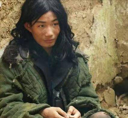"第一懒人"杨锁到底有多懒?脚不沾地吃饭靠喂,23岁饿死在家中