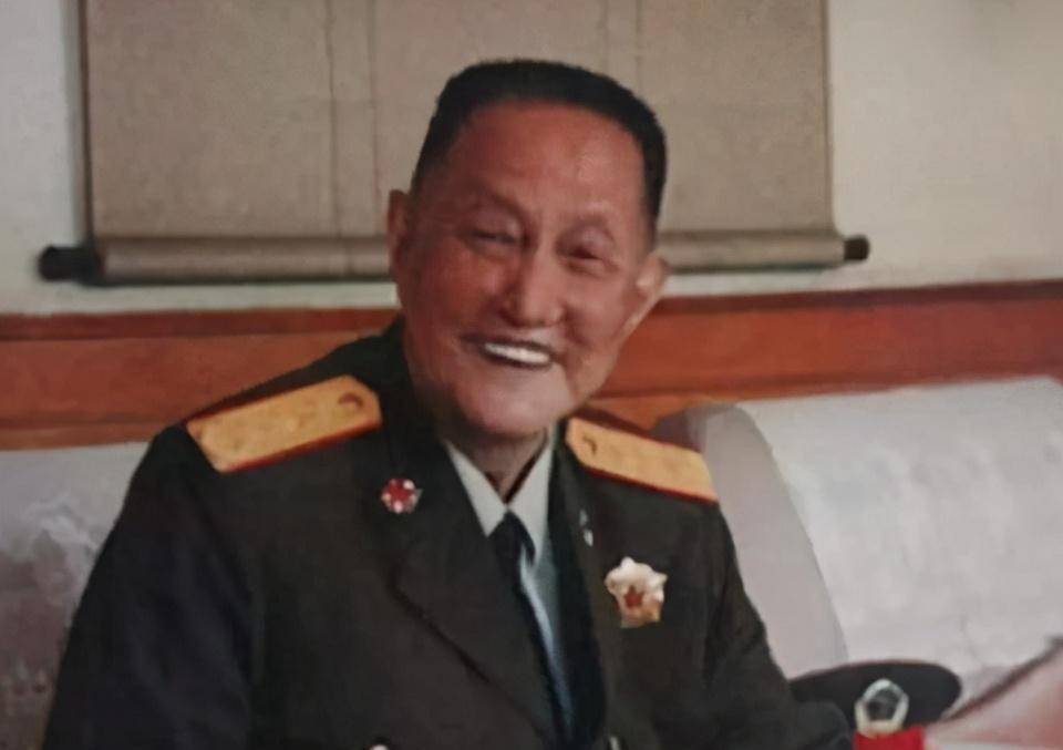 上将洪学智妻儿现状:3个儿子一个少将一个省长,妻子已百岁高龄_将军