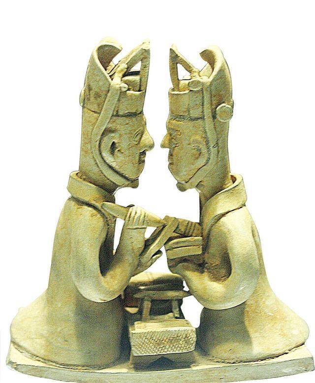 发光,他在一次护送县令去长安述职的行动中,得到了时任征西将军的梁王