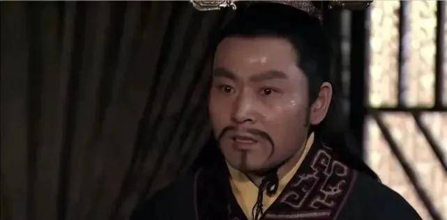 韩烈侯即位时,韩国政治混乱,官员和百姓没有可靠的法令遵守,国力日益