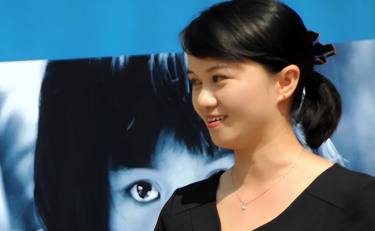 参加活动的苏明娟但是社会各界人士依然心疼这个大眼睛女孩.
