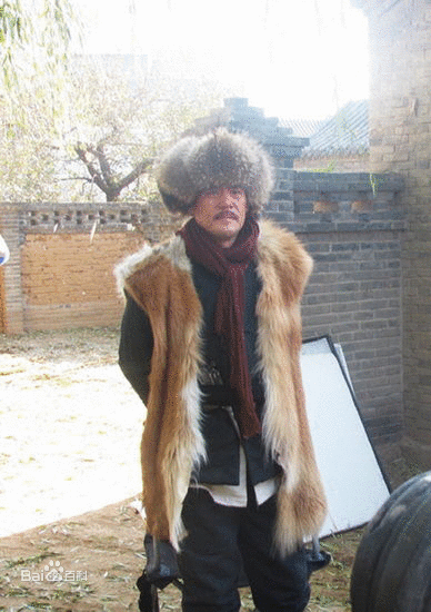 干儿子调戏良家妇女,为严束军纪,胡子出身的老北风会如何处理?