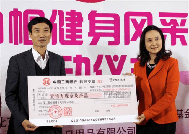 邱佩宁:一生只演一部戏,退圈后经商身家过亿,捐上百所希望小学