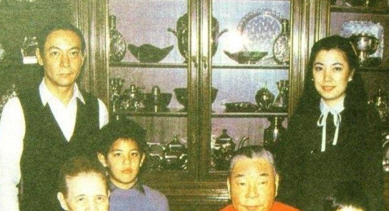 蒋孝勇晚年患癌,召开发布会提出将两蒋葬在大陆,对记者痛哭流涕