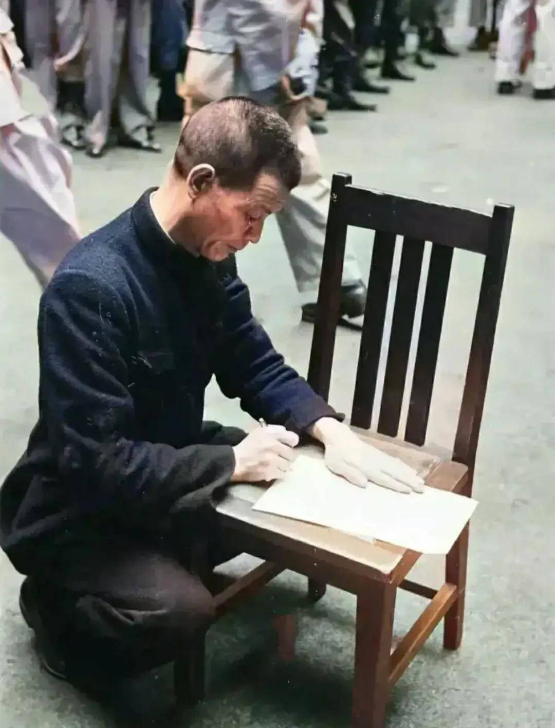 14张图片看世界:120岁李国秦年轻如此美;英女王八岁时婴儿肥