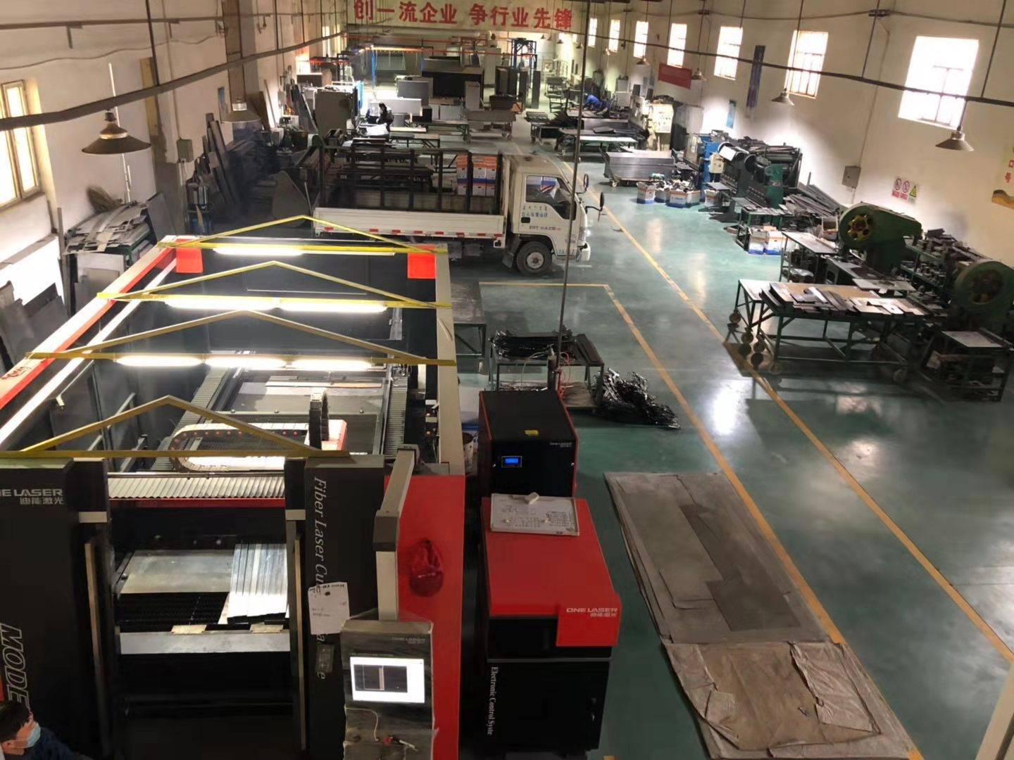 金融机构,各类院校,医院及宾馆酒店等承接全方位的家具设计制作配套