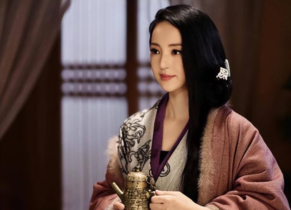 关羽曾找到曹操,要求等破了下邳城之后,要把吕布的部将秦宜禄的妻子