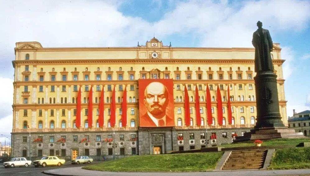 让斯大林又恨又爱的干才:拒绝同流合污,却因"知道太多"被处决