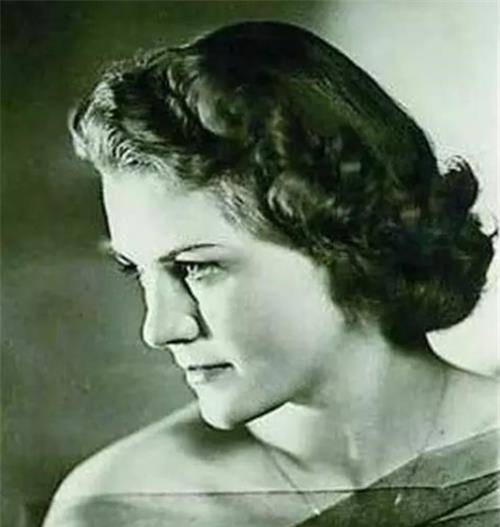 魅惑法国军官,迷住爱因斯坦,希特勒都被吸引_奥尔加_政府_国家