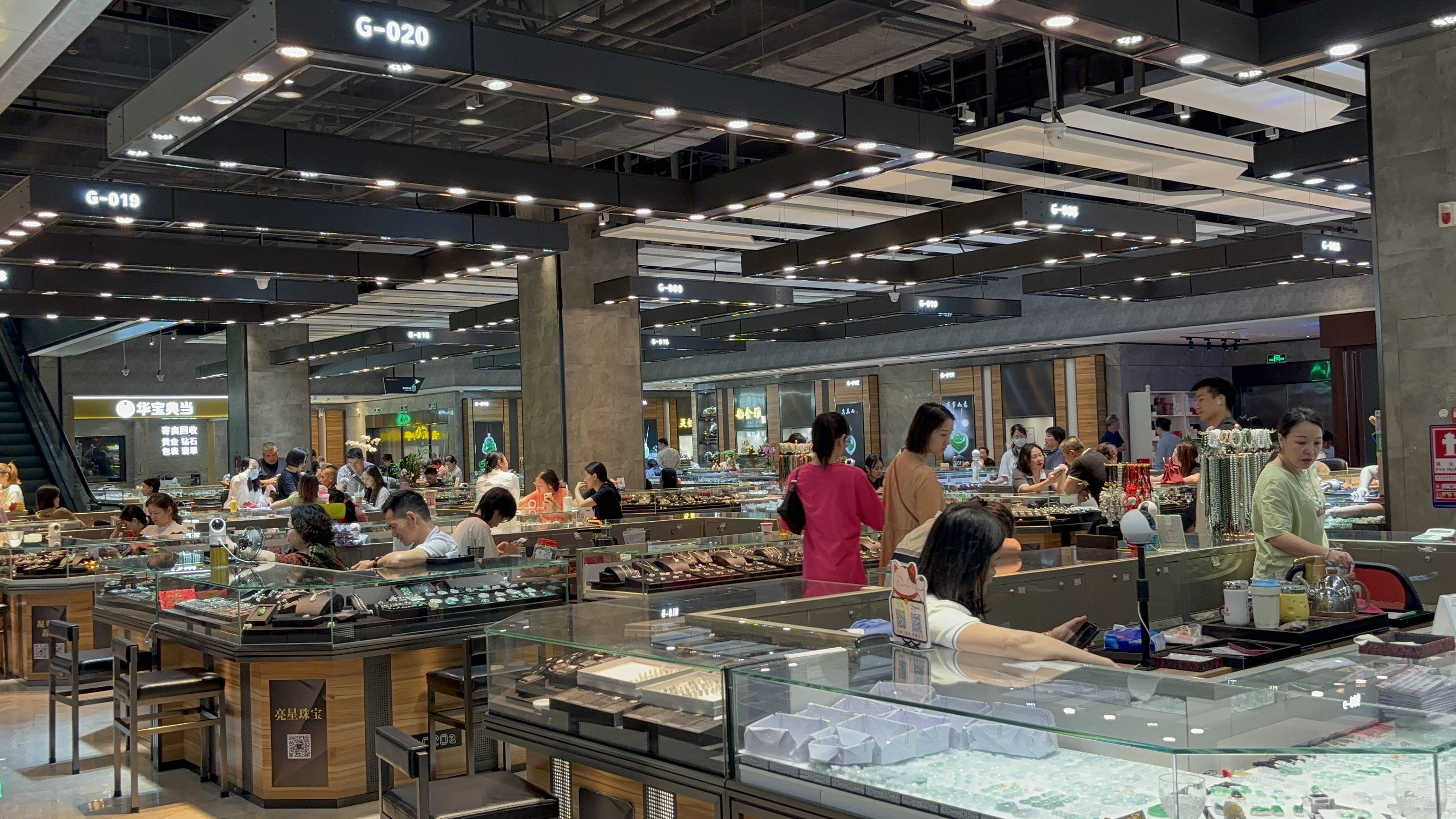 怕亲戚借钱 彩票中奖者在水贝买600万黄金_柜台_生意_全国