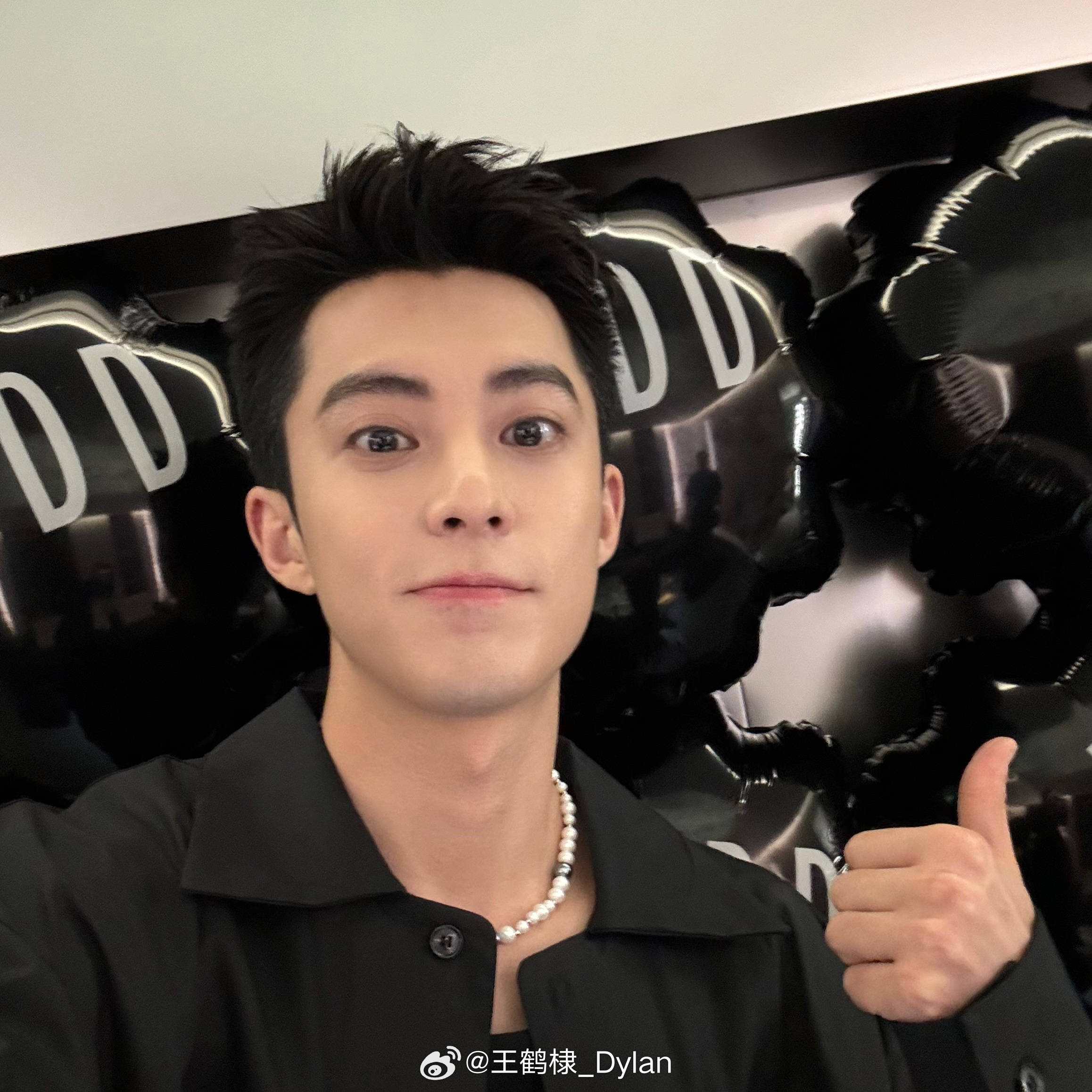 王鹤棣上海潮流街区安福路开潮牌线下店 众多网红和探店博主前往打卡_