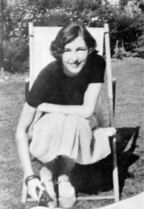 二战女间谍有多牛?魅惑法国军官,迷住爱因斯坦,希特勒都被吸引