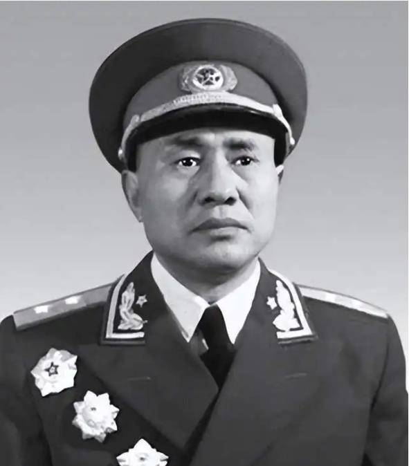 41年一八路军营长叛逃,杀害200余名干部群众,被战士5枪毙于闹市