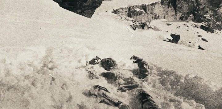 苏联悬案:9名登山员疑似遭某种生物重伤而亡,离奇的是衣服完好