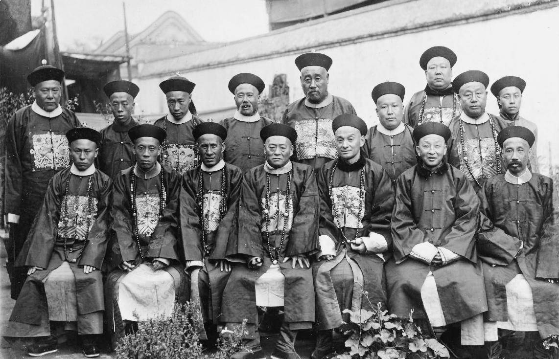 慈禧下旨,挖平梁家祖坟,李鸿章照做后,梁启超得知后连忙道谢