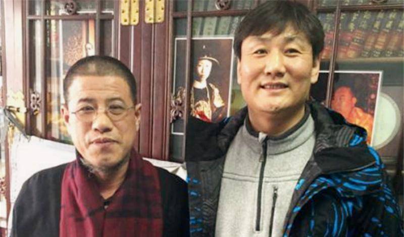 此人自称是皇族后裔,身穿龙袍手带乾隆扳指,集四百人高调祭祖