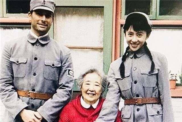 她是延安十朵金花之一,美国丈夫为了她留在中国,如今102岁了_苏菲_马